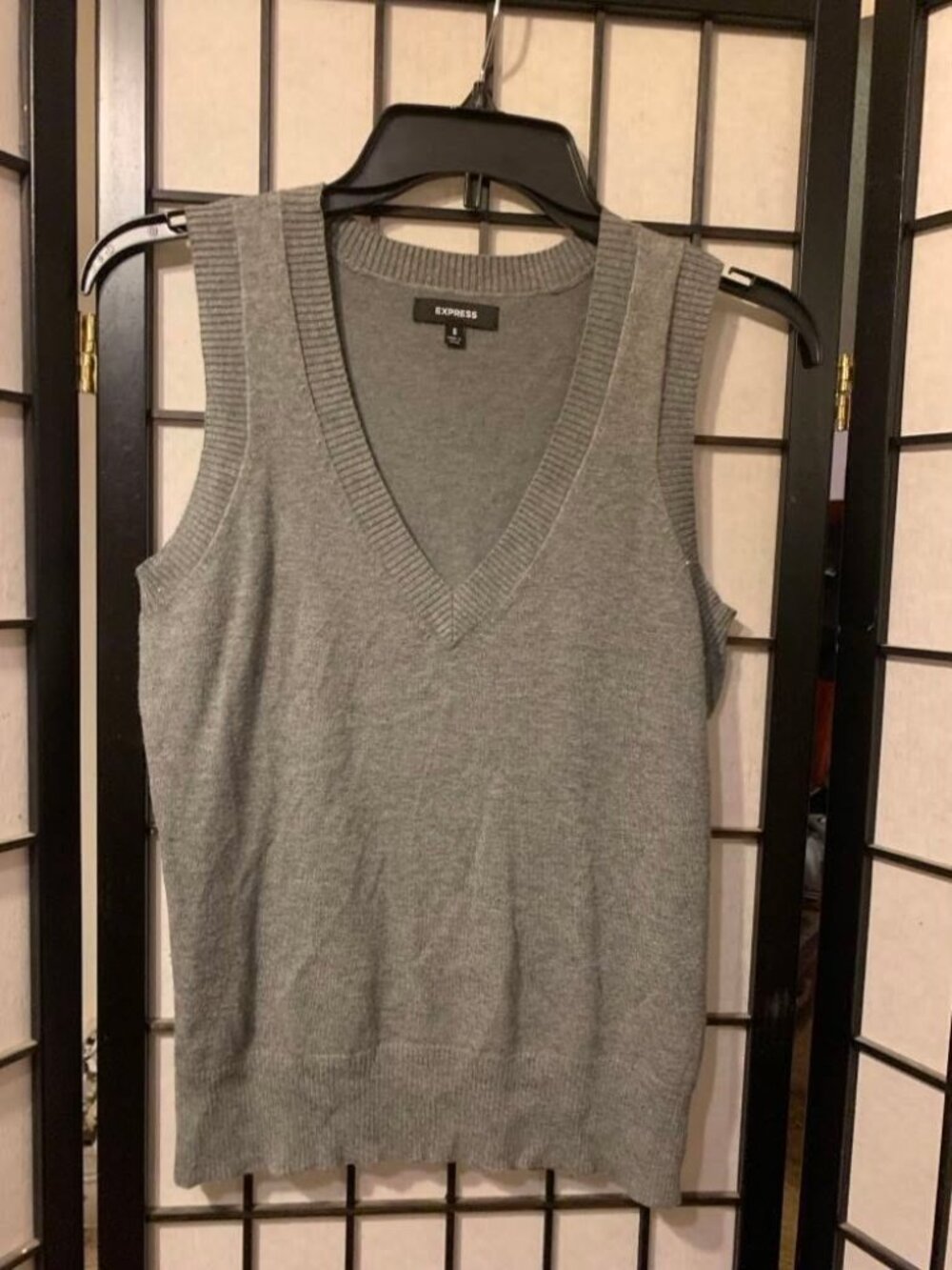 EUC Express Women's Gray V Neck Sweater Vest size Small